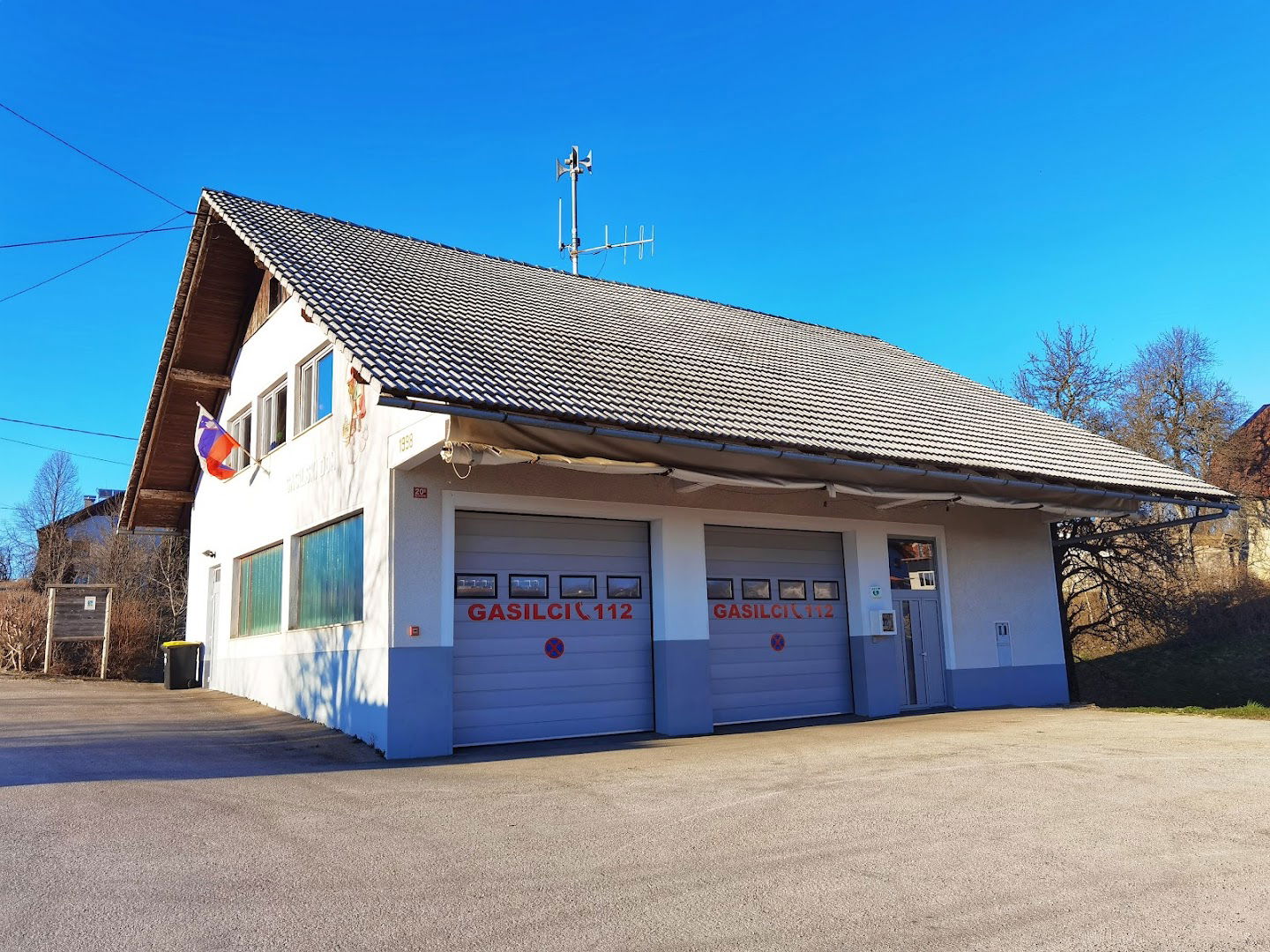 Avtomatski defibrilator (AED)