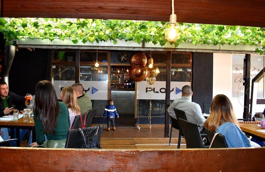 Caffe Restaurant Play