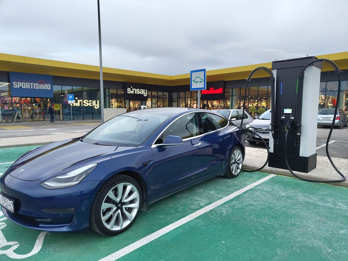 Qelo Charging Station