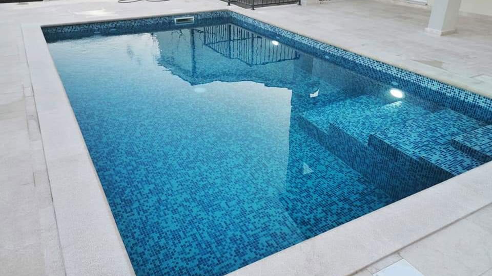 Bechfront Villa Robert with pool