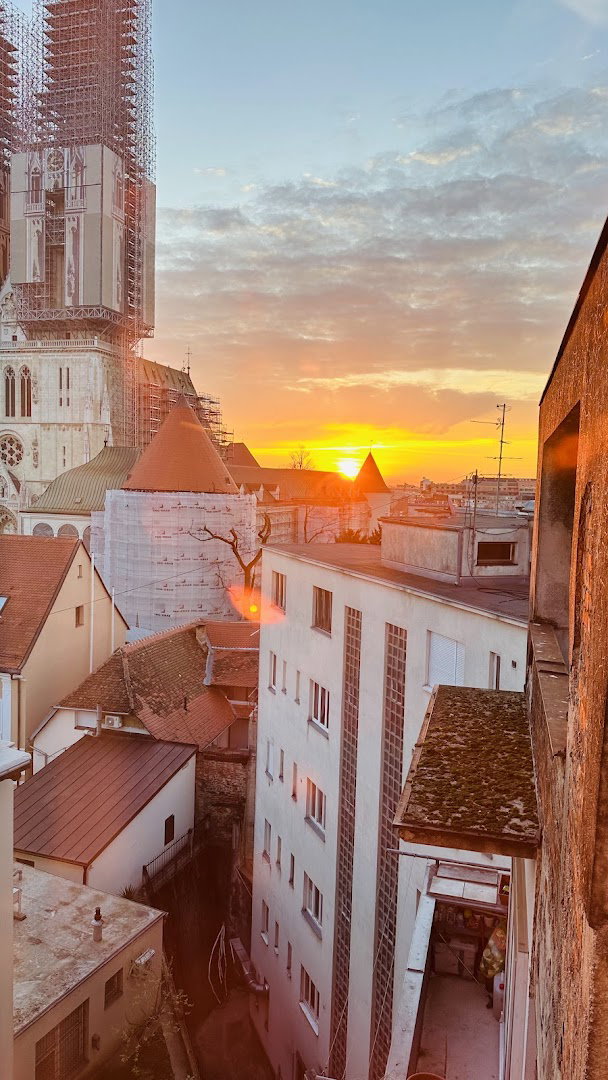 Apartman DOWNTOWN DL , Dolac 8