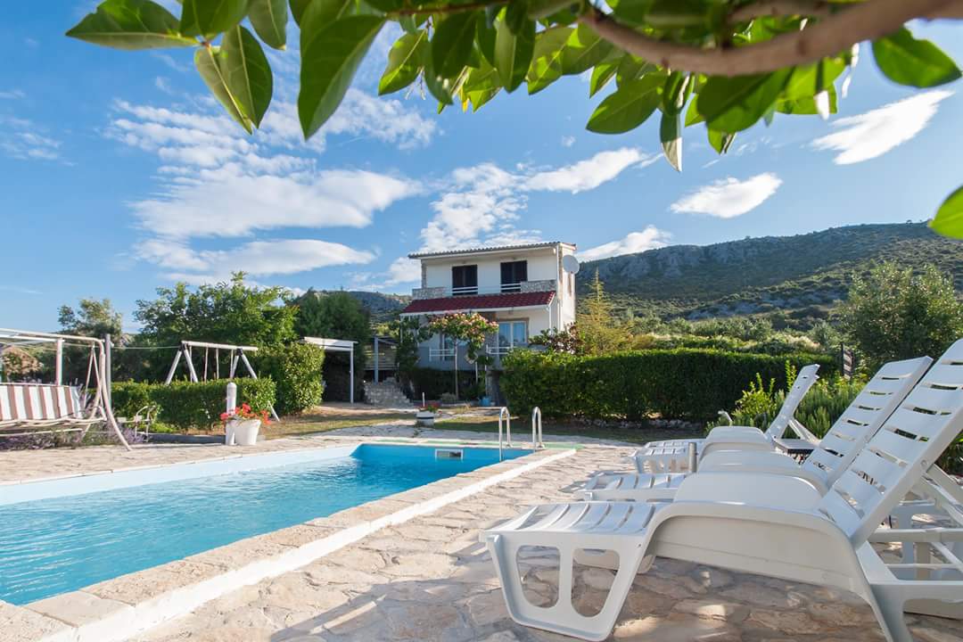 Holliday house Yucca with outdoor pool