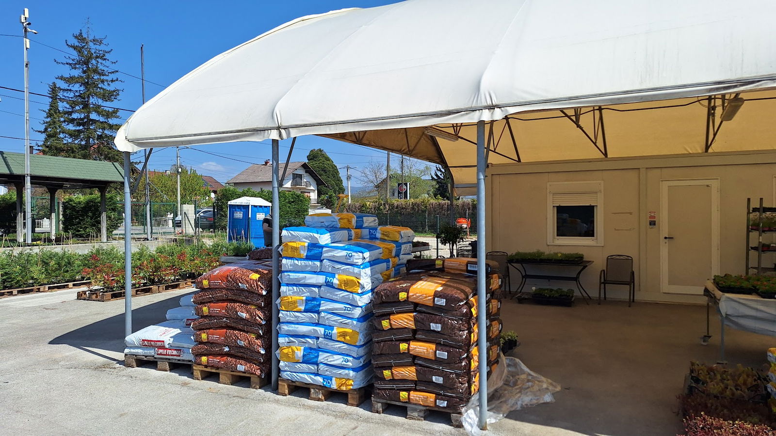 Pecina - Vrtni centar