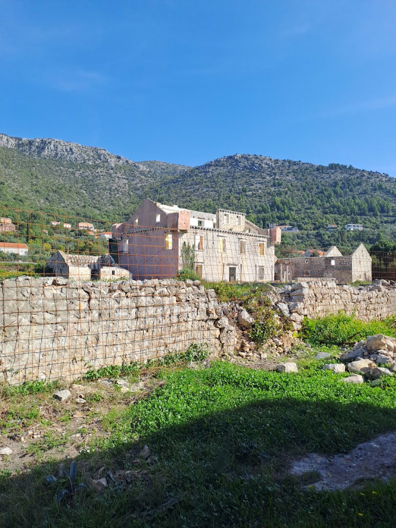 ljetnikovac Ohmučević - Bizzaro