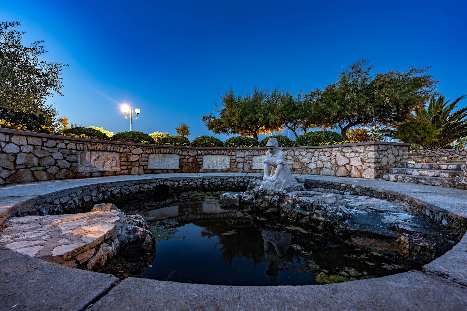 Washerwomen Monument