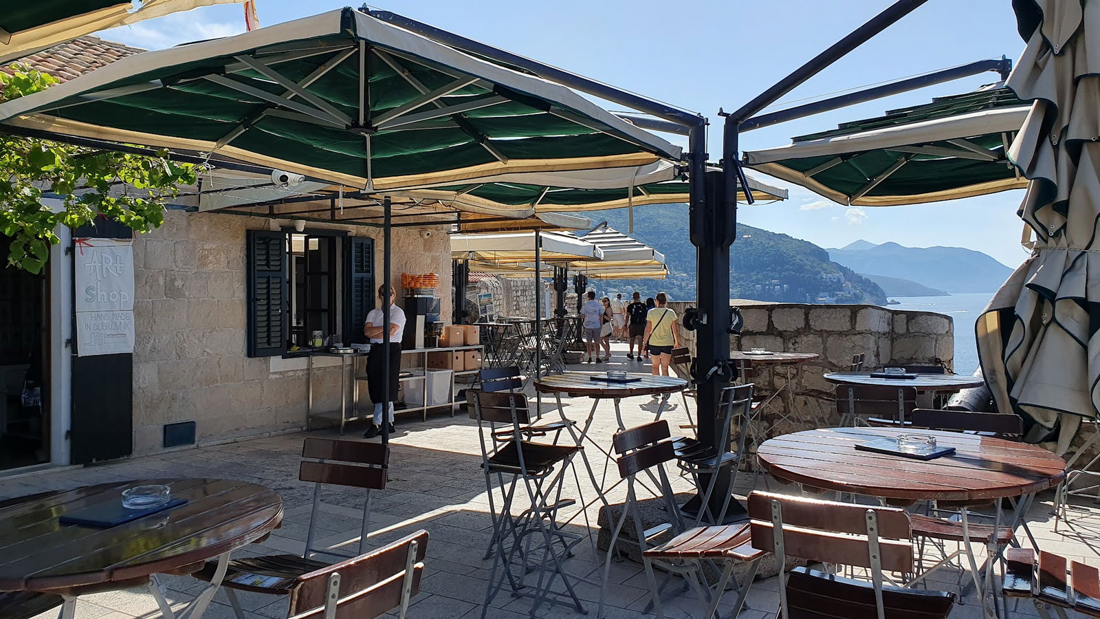 Caffe on the Wall (SV. PETAR)