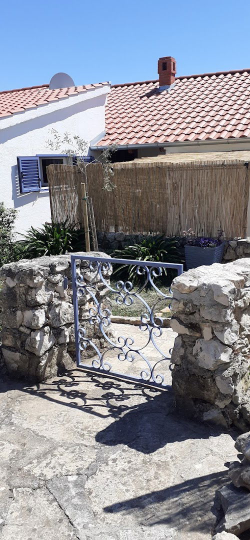 Charming holiday apartment near beach