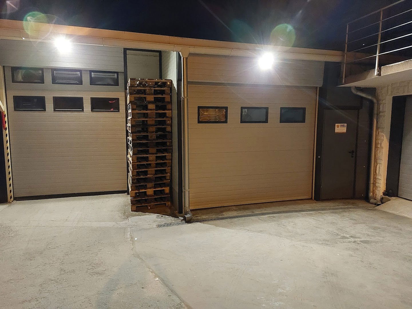 Lived cardboard packaging