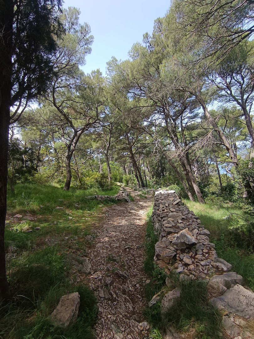 Spomenik H. Girometta