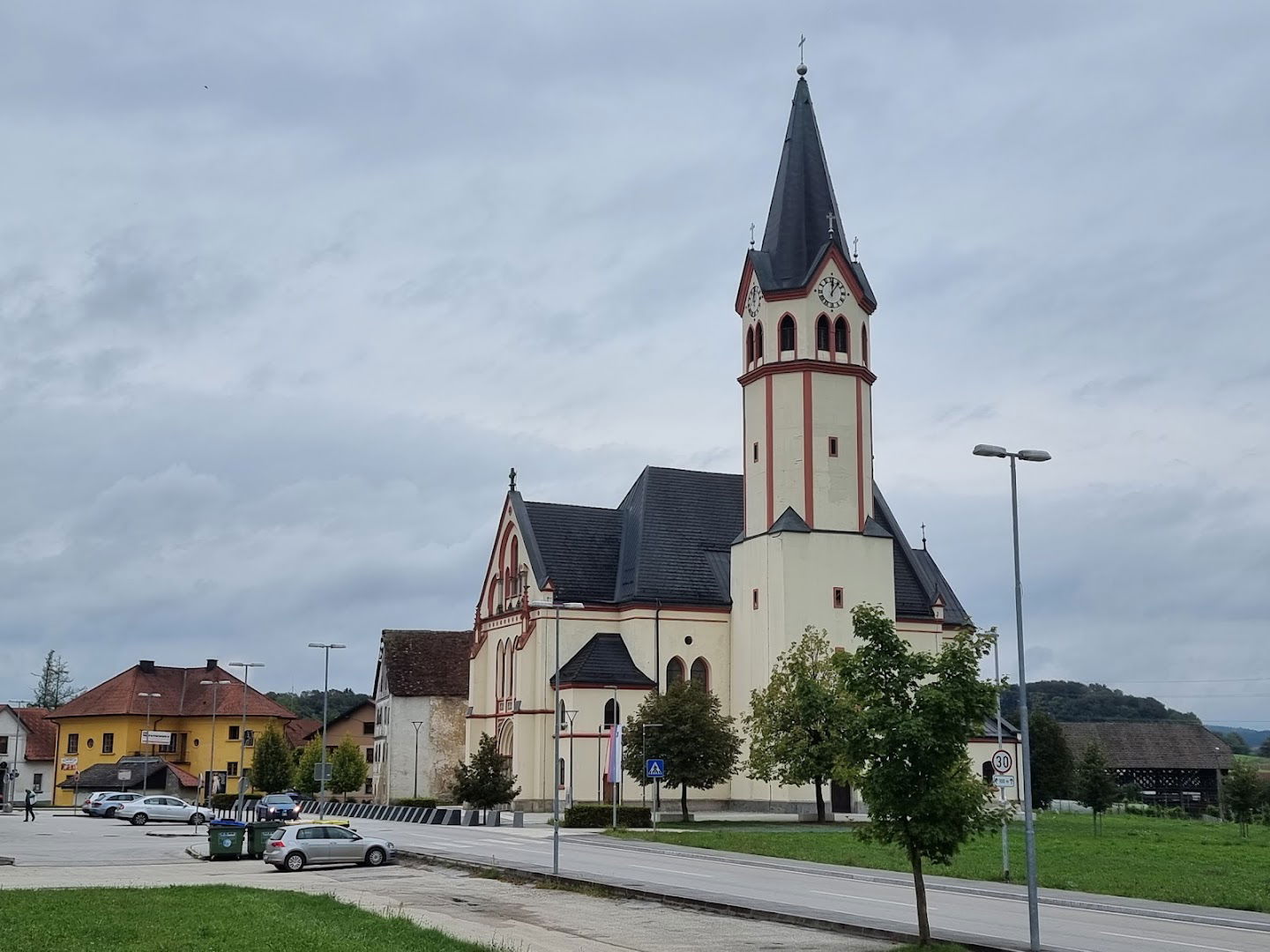 Cerkev sv. Kancijana, Mirna Peč