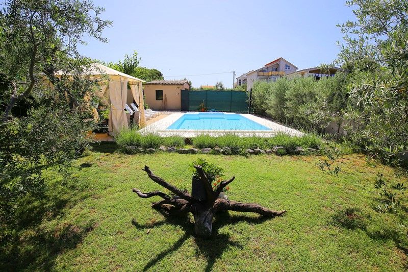 Holiday house with pool Frane