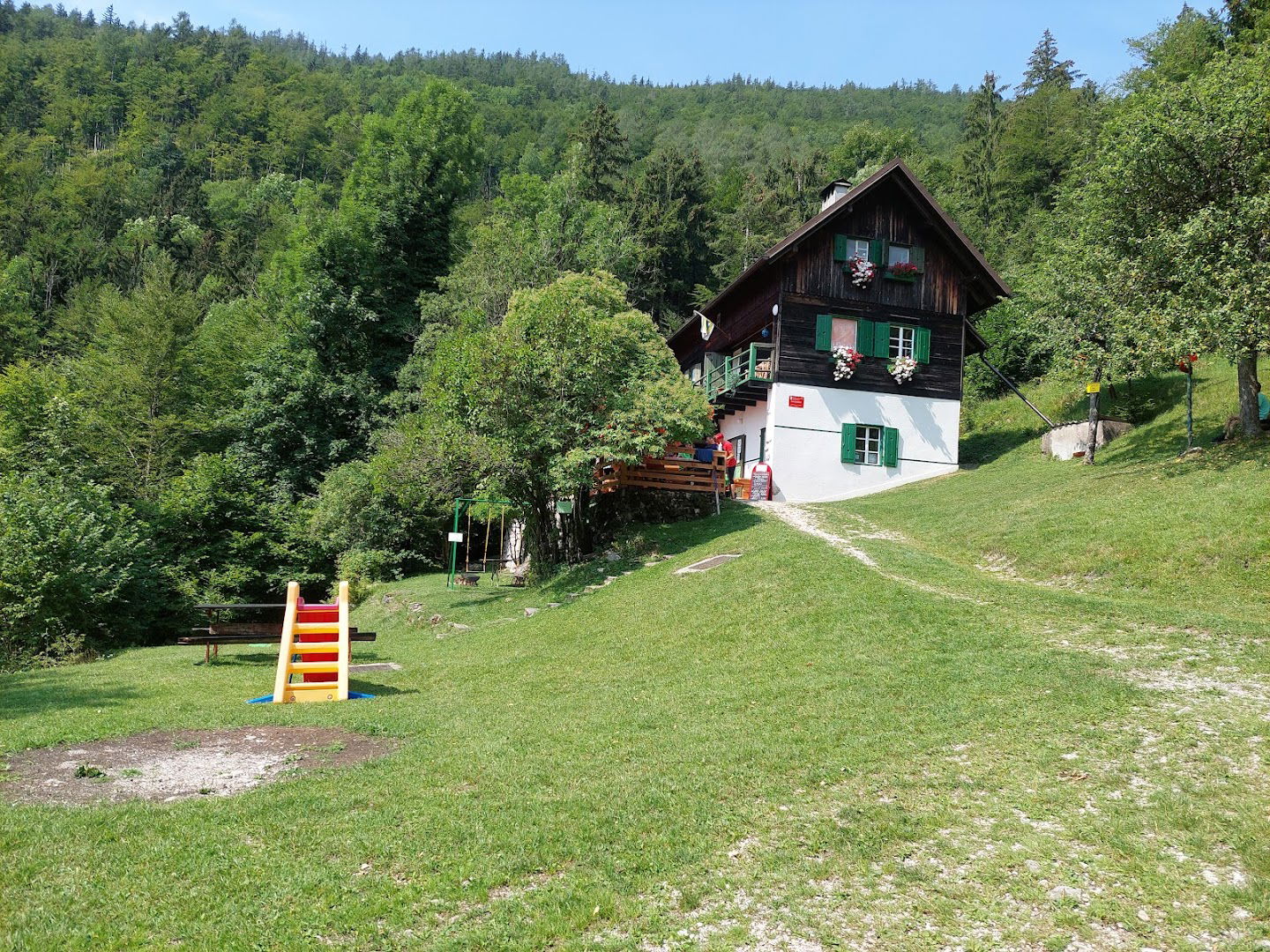 Planinski dom Čemšenik PD Iskra