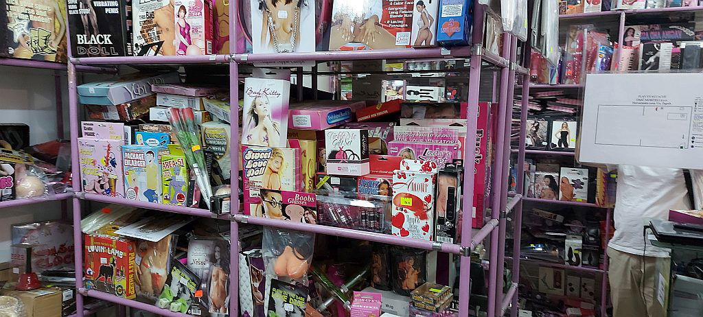 Sex shop Challenge Bus Station