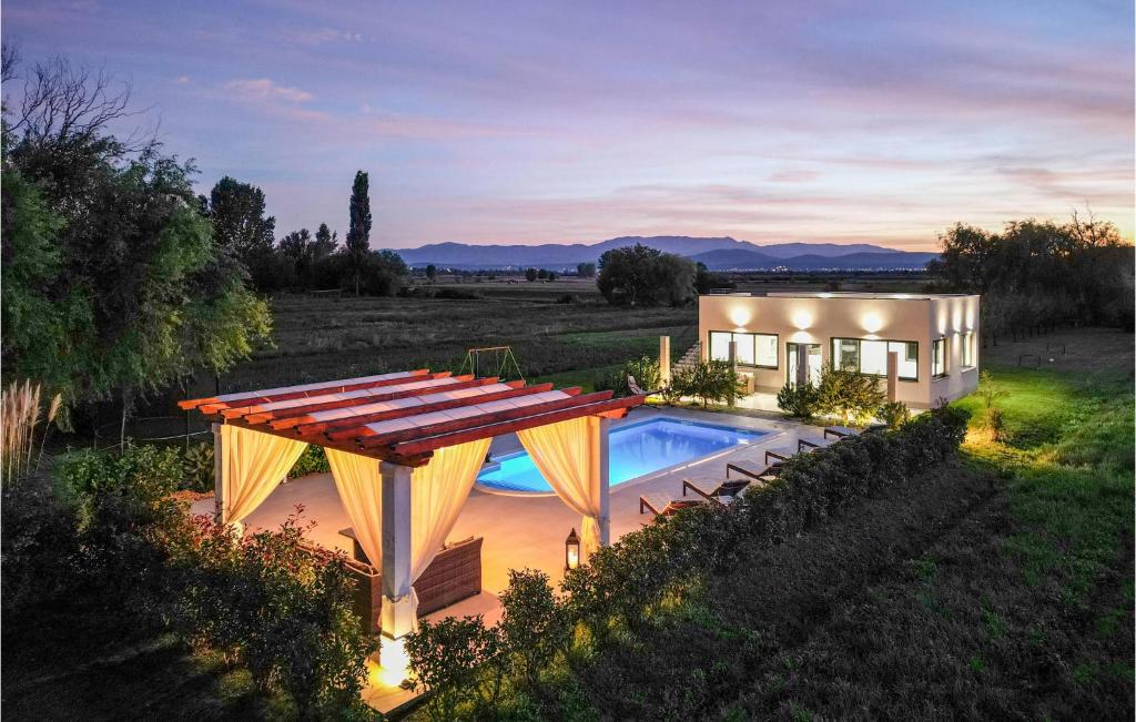 Amazing home in Otok Dalmatinski with 7 Bedrooms, WiFi and Outdoor swimming pool