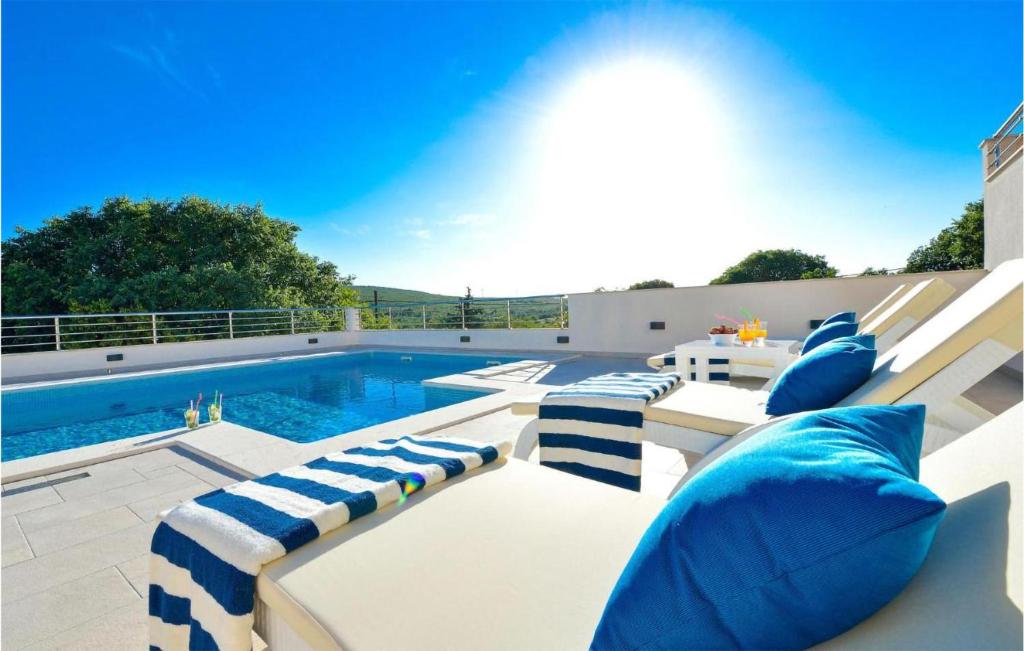 Stunning Home In Unesic With Sauna