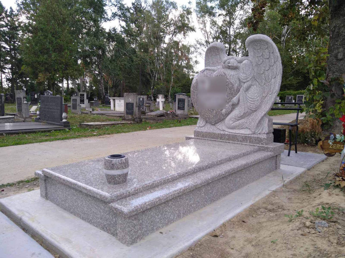 Kamenorezac Djura-granit