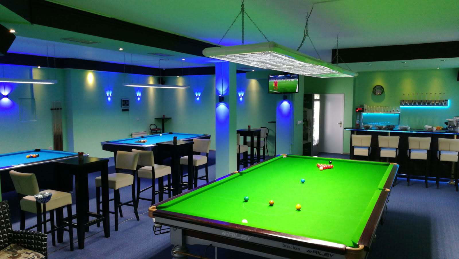 Billiard Center Maximum