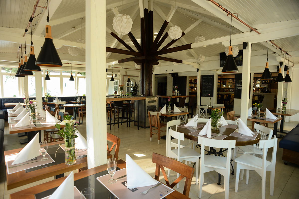 ПЕЛЕ, Прави Породични Простор за Прославе