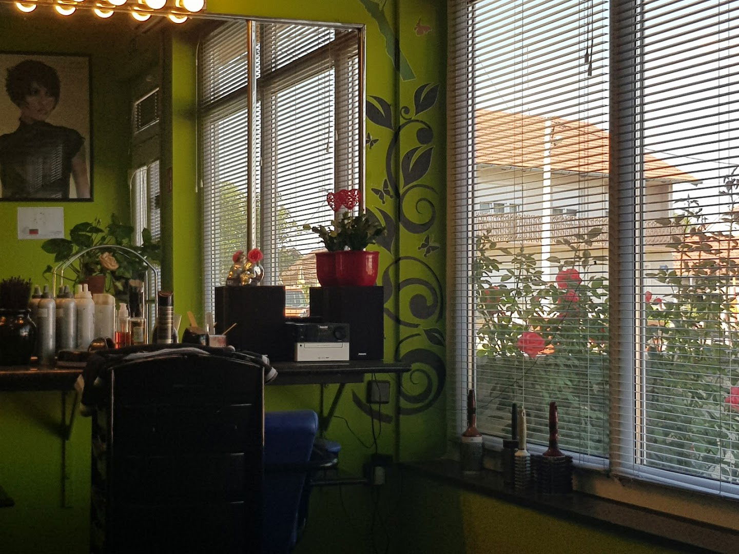 FRIZERSKI SALON ĐINITA, VL. ĐINA GAŠPARIĆ, LUGARIĆEVA 27.