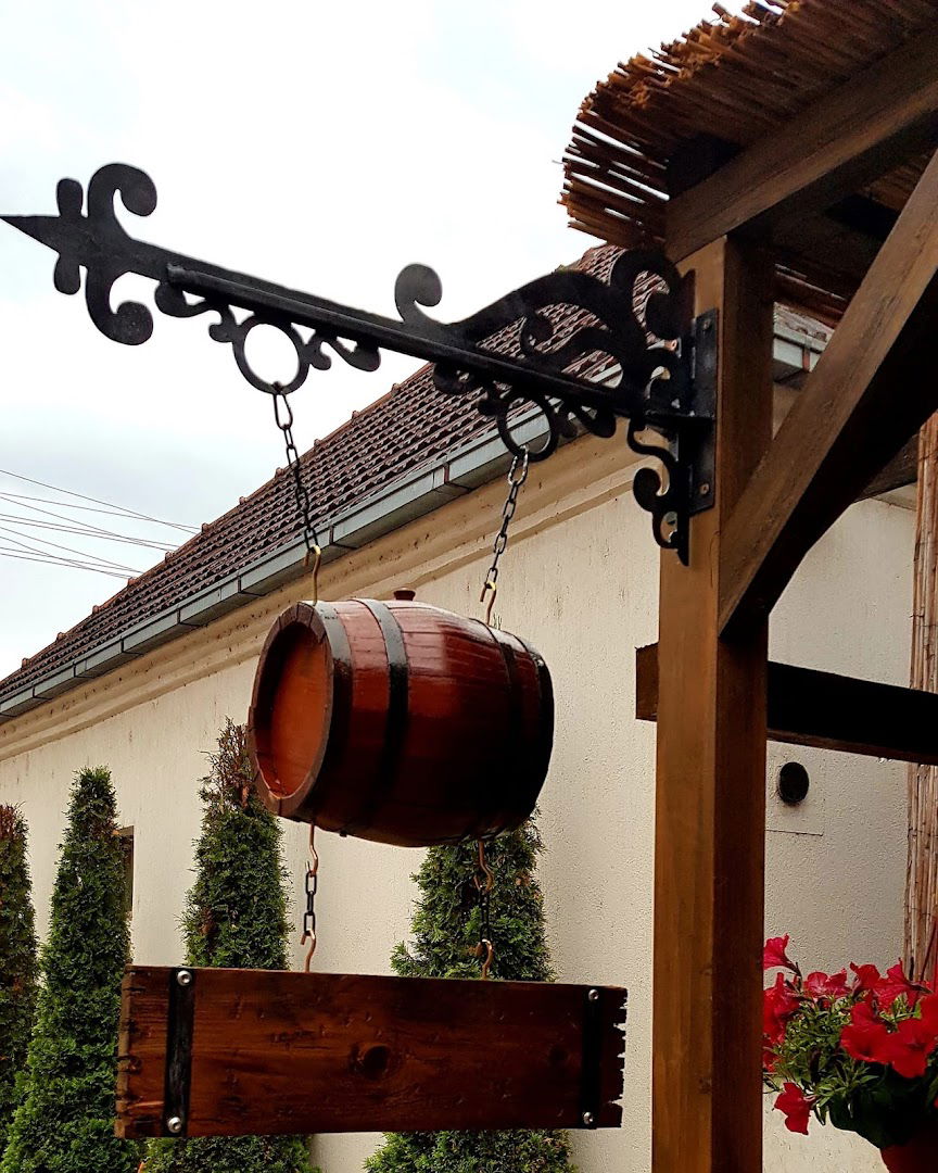 Kult X, studio za proizvodnju grbova, logoa i scenografija