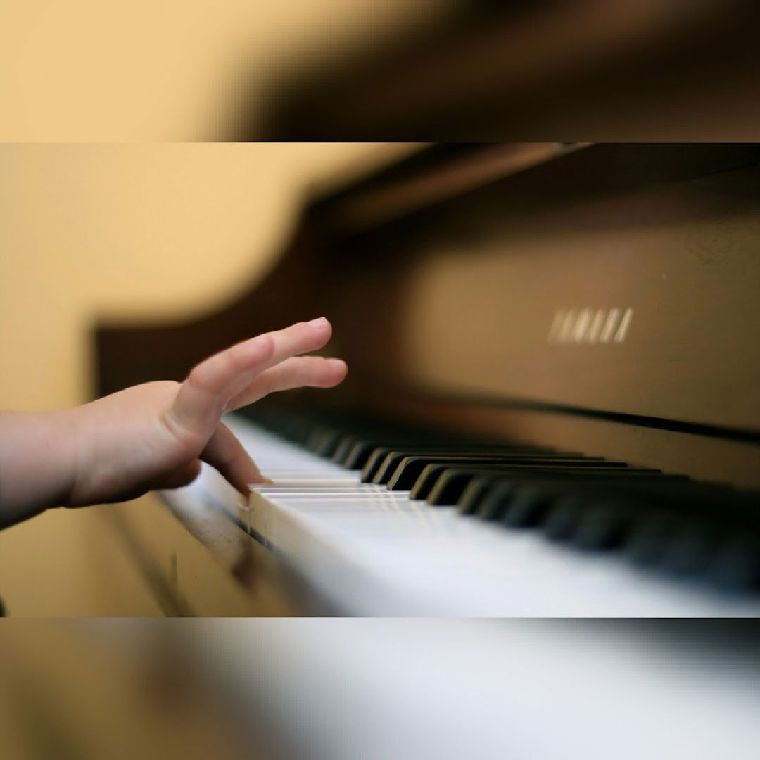 Latido piano, music school, piano and guitar SCHOOL