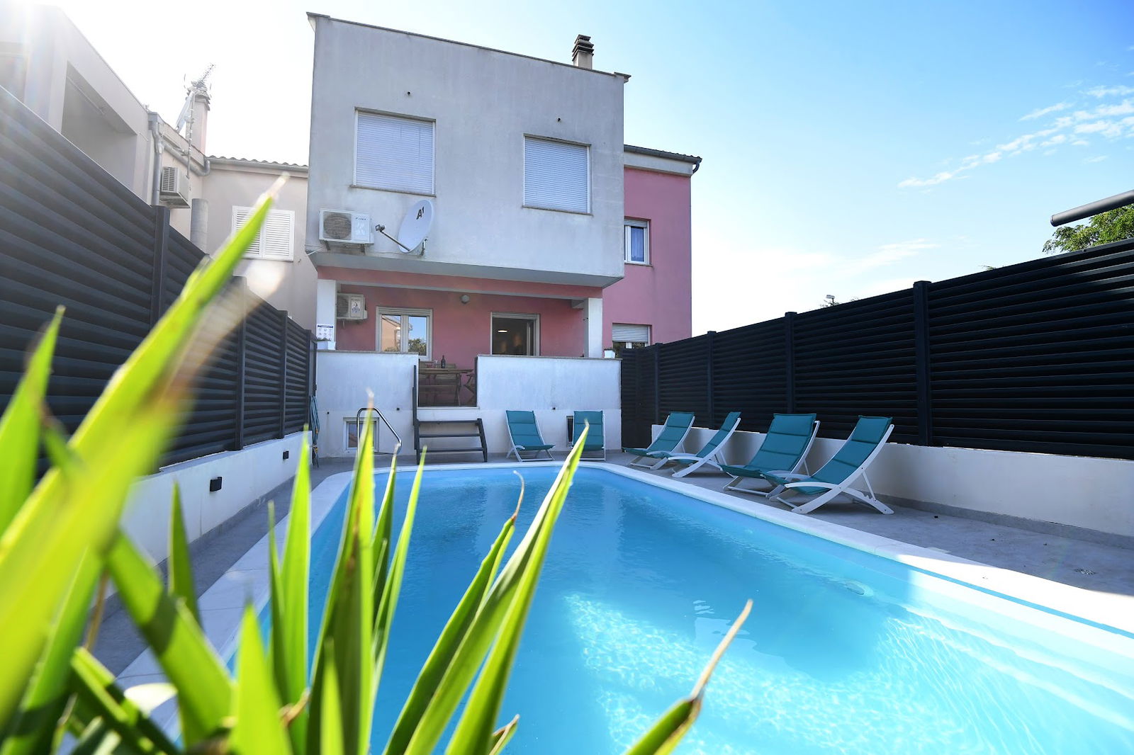 COZY MAZA Apartment with a swimming pool