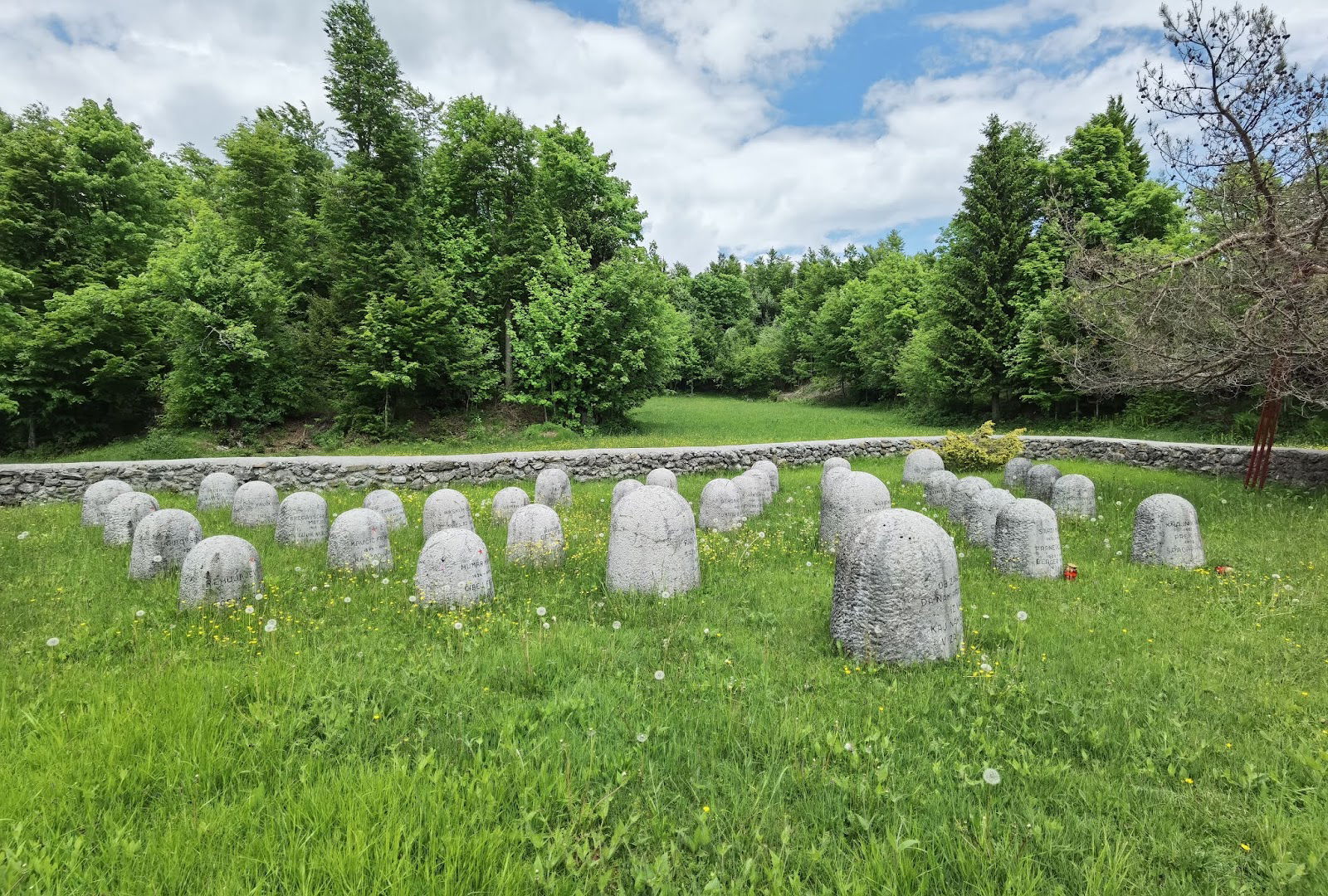 Partizansko grobišče Vojščica