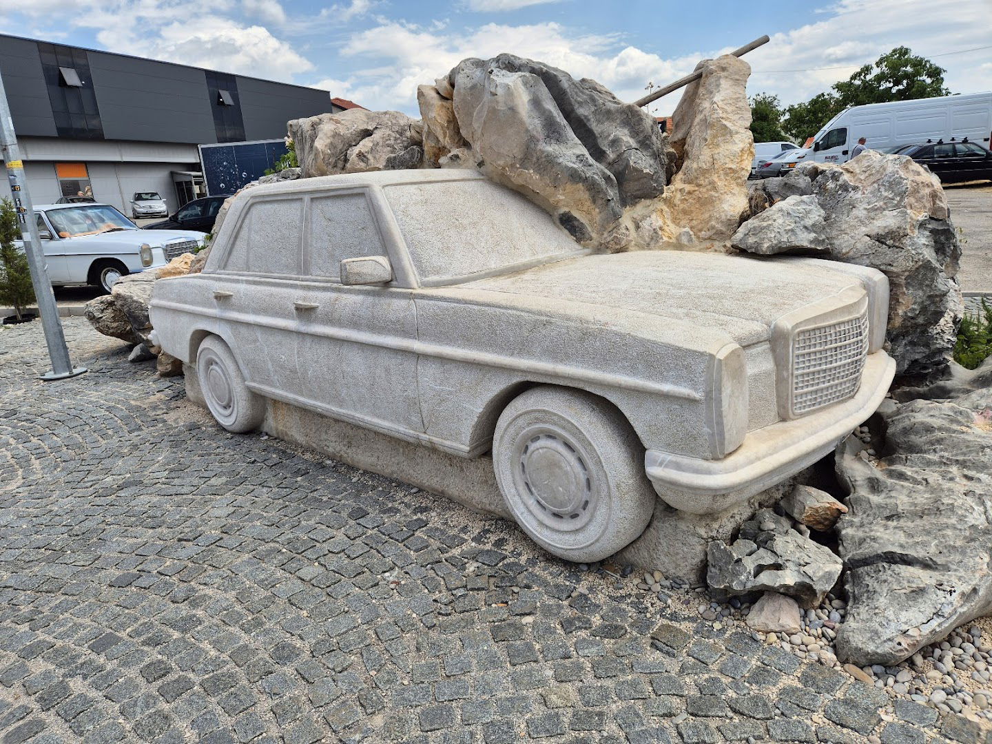 Spomenik imotskim iseljenicima