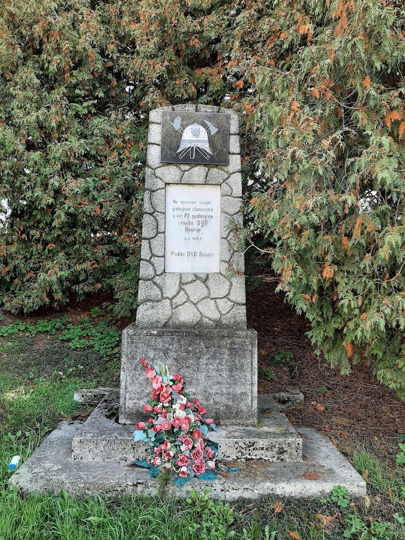 Spomenik pokojnim članovima DVD-a Rasinja