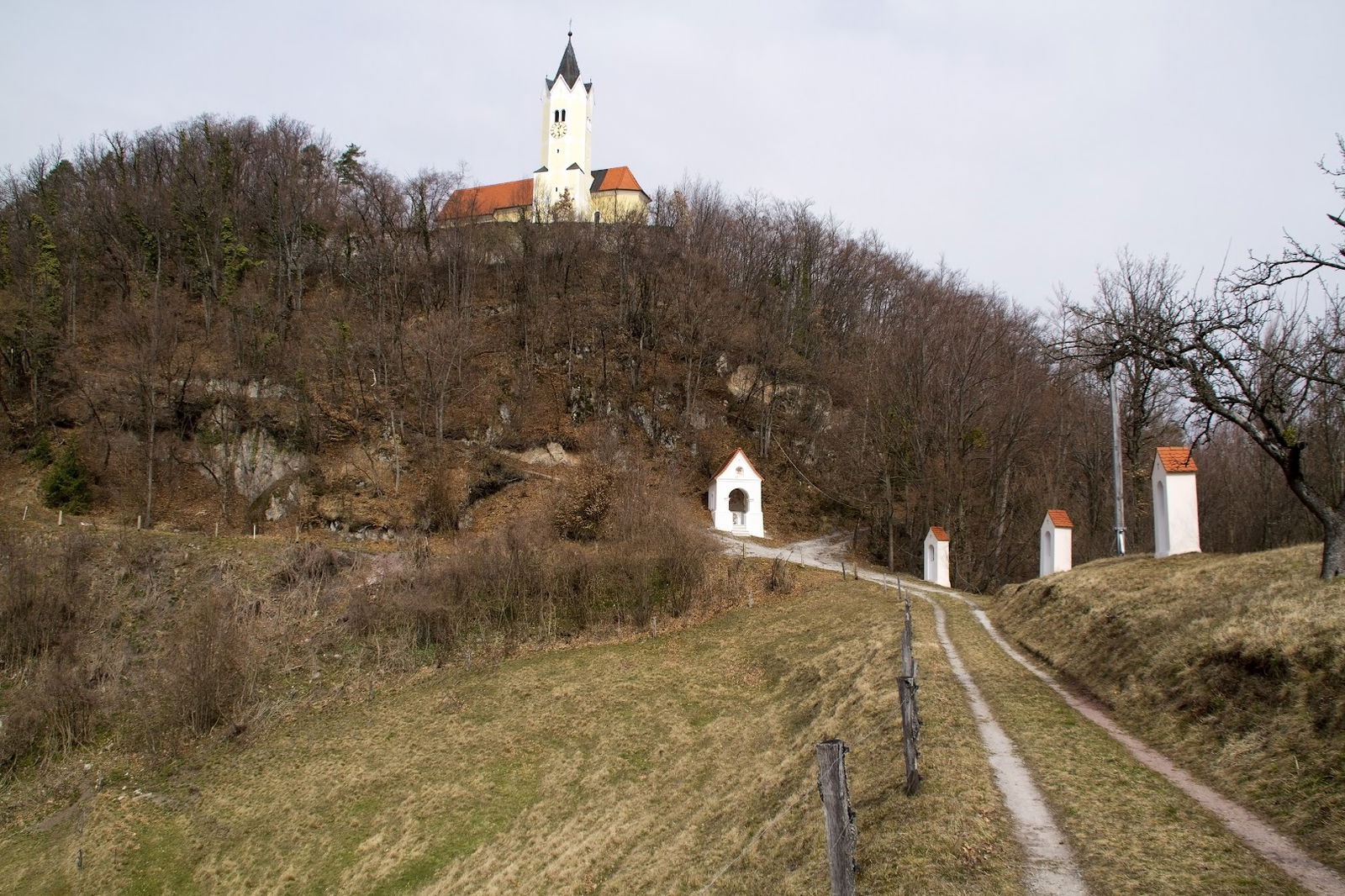 Štirinajst kapelic križevega pota