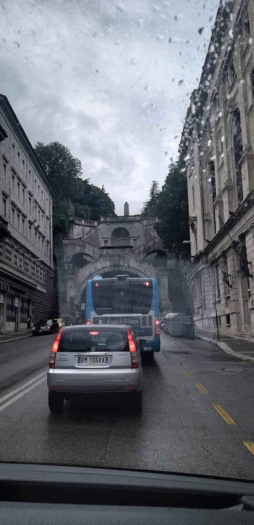 via Travnik 12 (zona industriale)