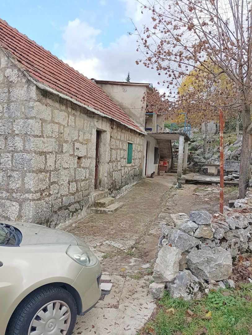 Donji Dolac MANDIĆI 72