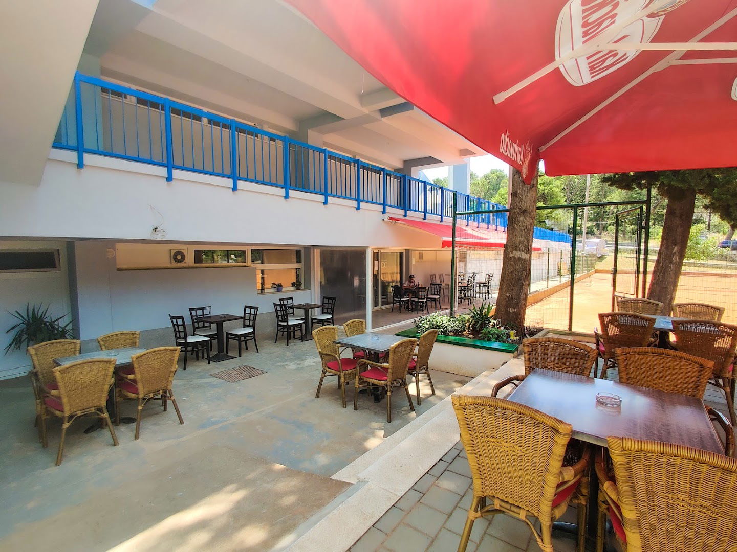 Sports Cafe Bar & Tennis Court "Nec"