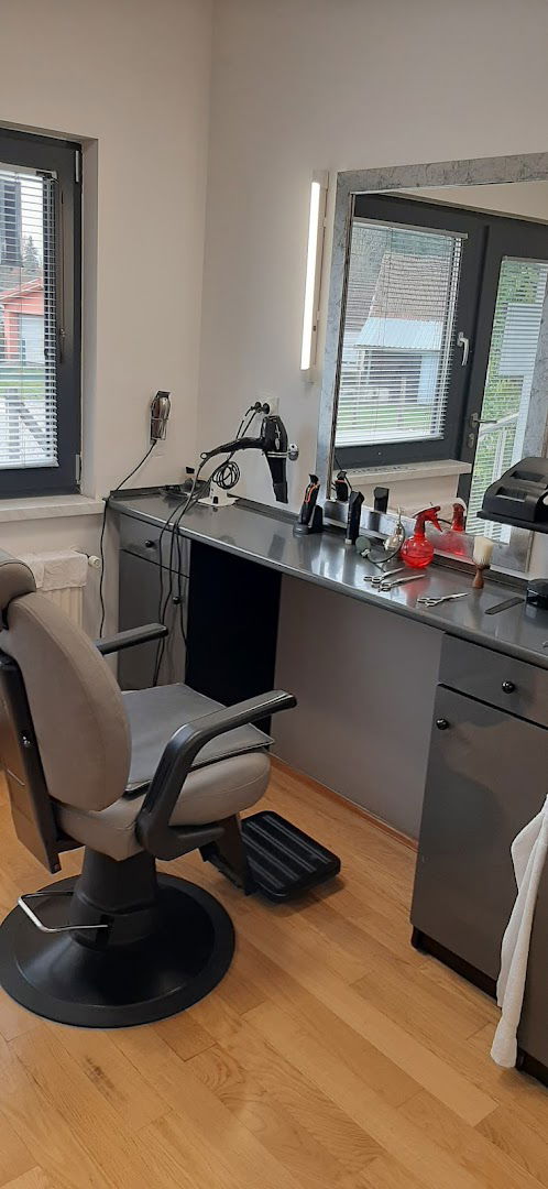 MUŠKI FRIZERSKI SALON IKA, IVAN NOVAK, J. BEDEKOVIĆA 2C