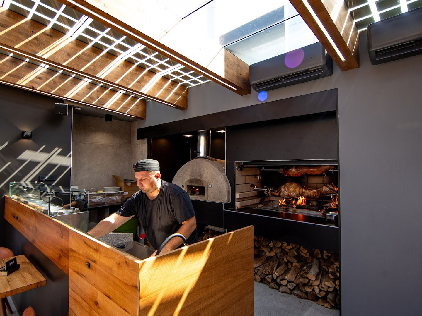 Unplugged Bar & Grill