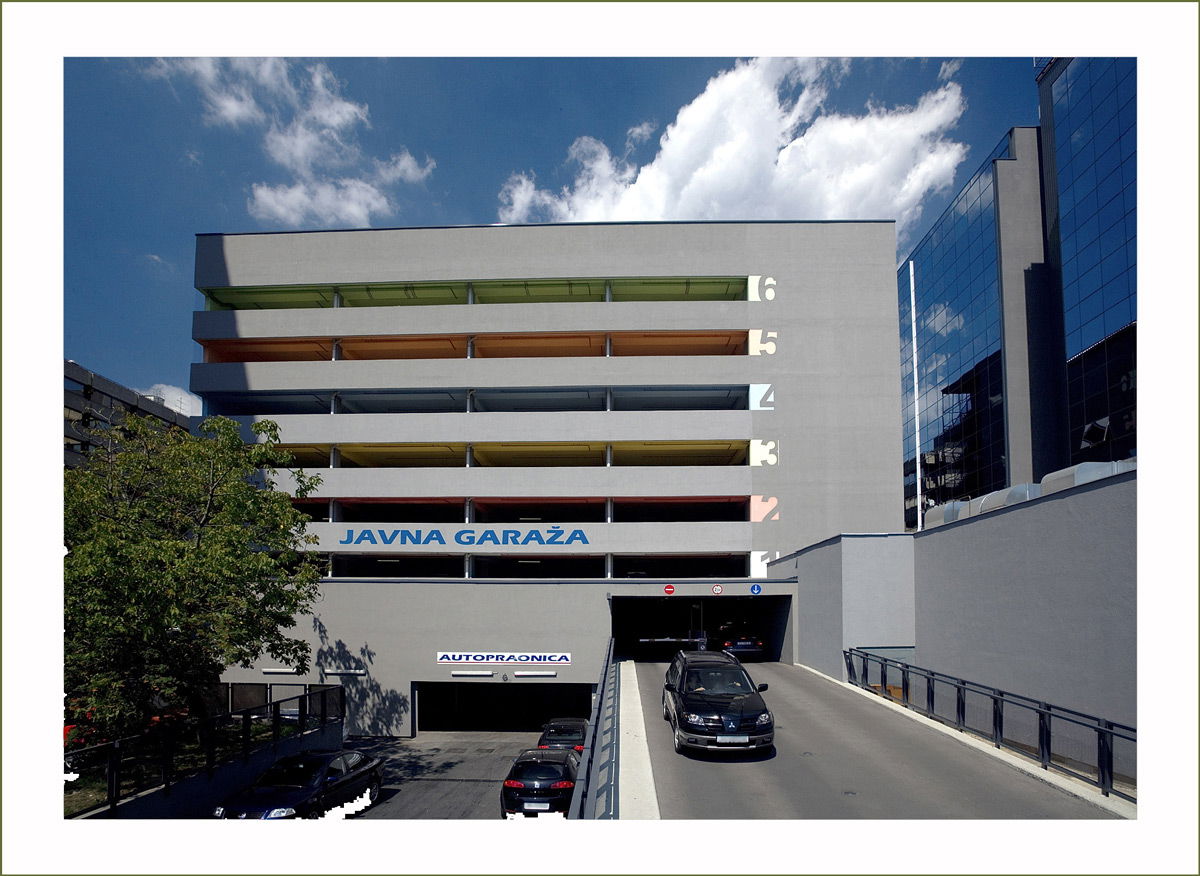 Javna garaža International