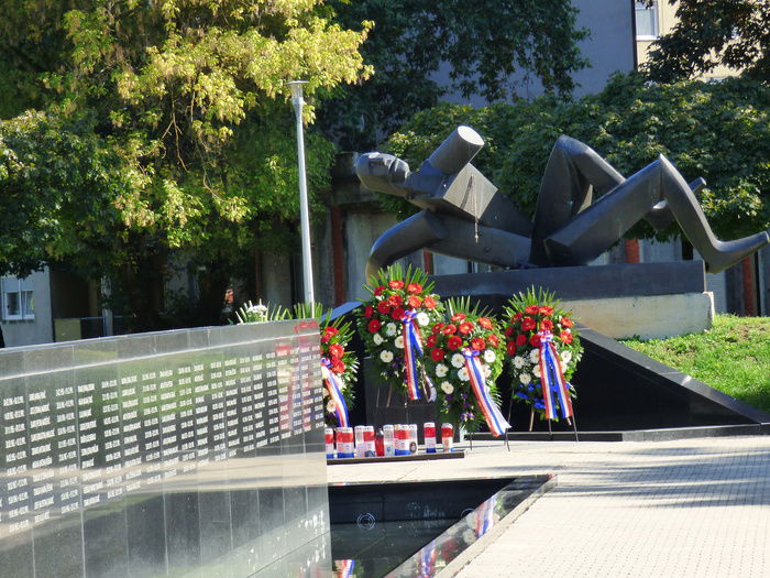 Spomenik poginulim braniteljima