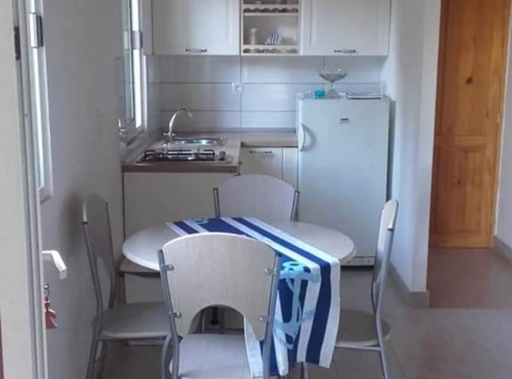 Cozy Robinson Crusoe-style House