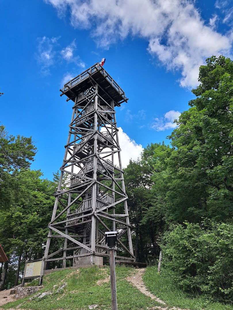 Razgledni stolp na Planini nad Vrhniko