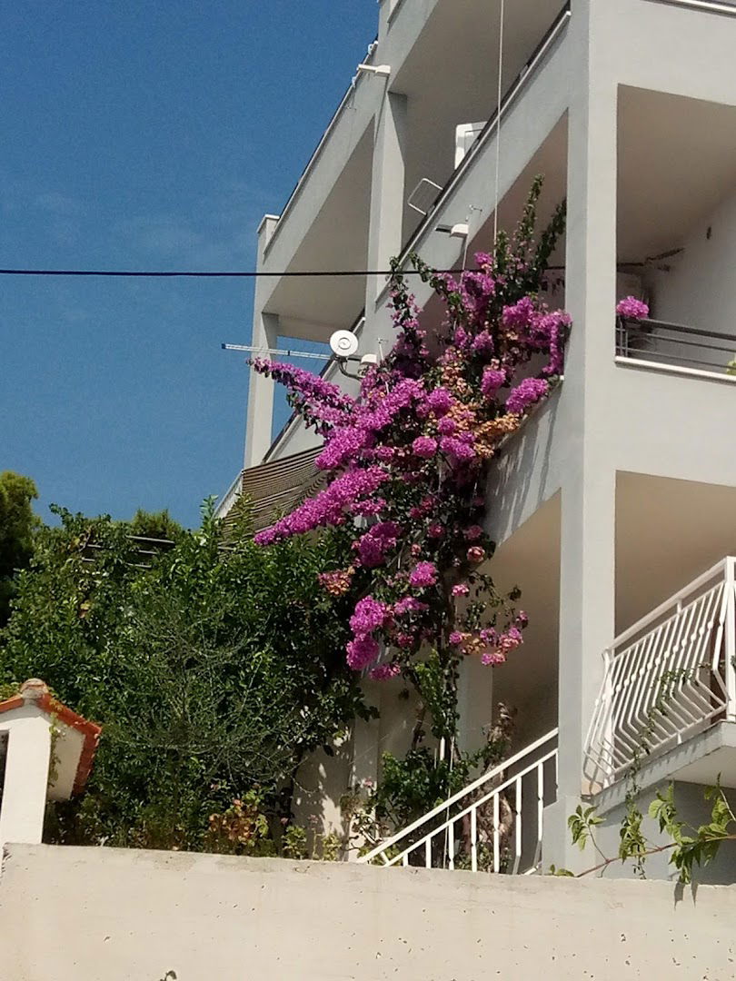 lendas studio apartment