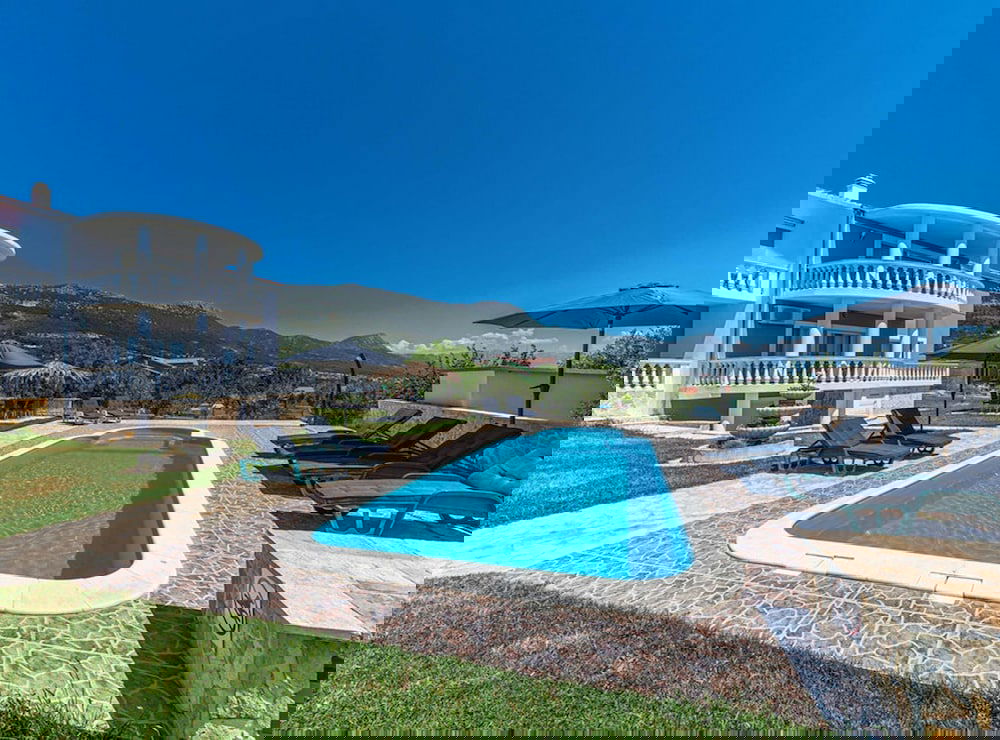 Exquisite Spacious Villa Bufaline With Pool and Gym