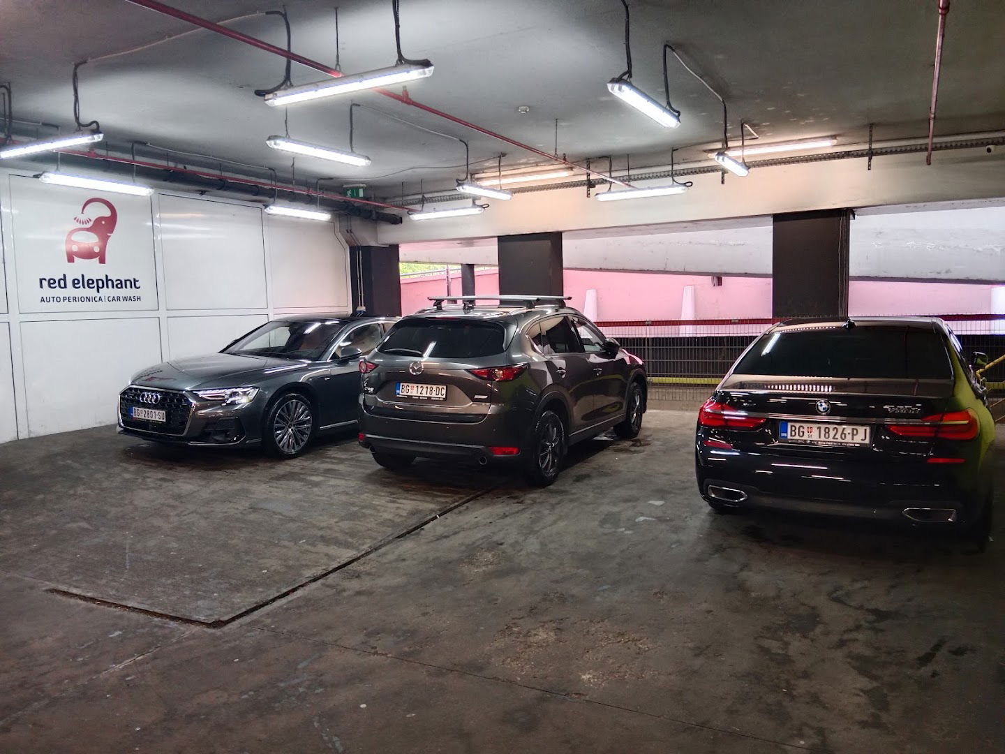 Red elephant auto perionica SC Stadion