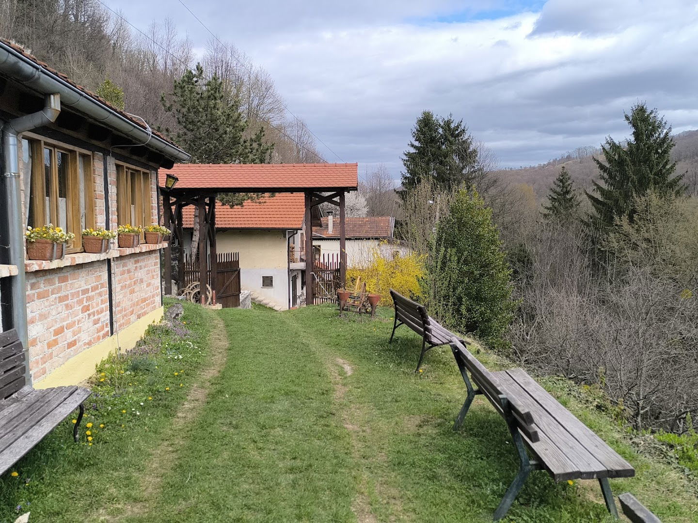 Planinarski dom Cerinski Vir