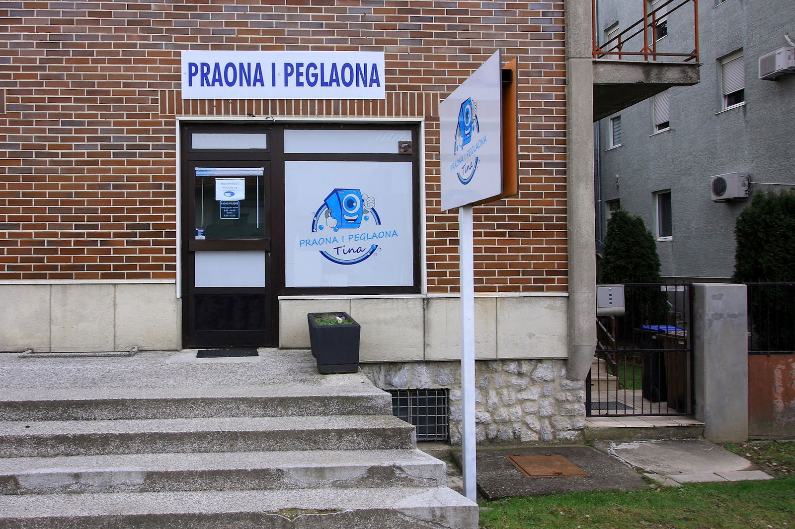 Praona i peglaona "Tina"