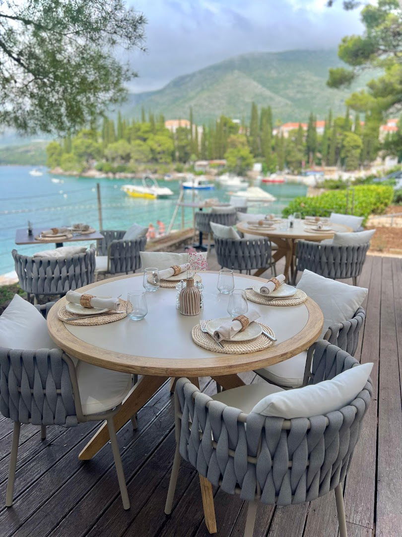 Tiha Restaurant & Bar