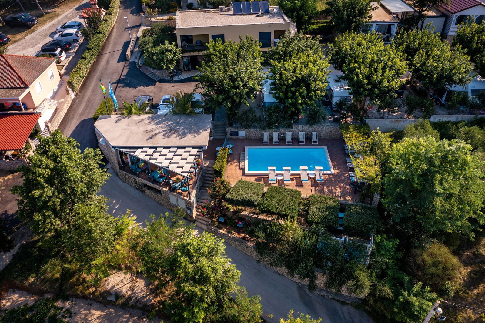 Camping & Hostel Odmoree