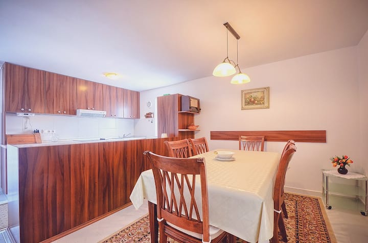 Apartment and studio Mare Ilić