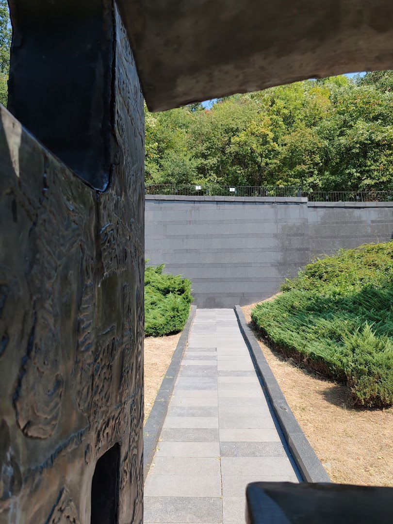 Spomenik sovjetskim veteranima