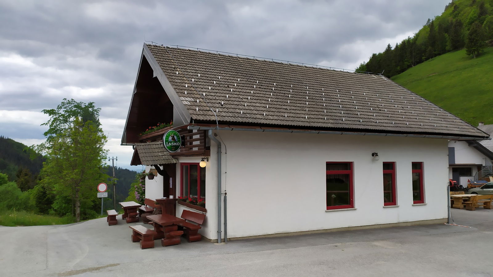 Omovšek Joško, s.p. okrepčevalnica na kranjskem raku