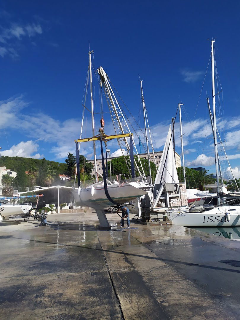 Mornar Sailing club Uvala baluni 1